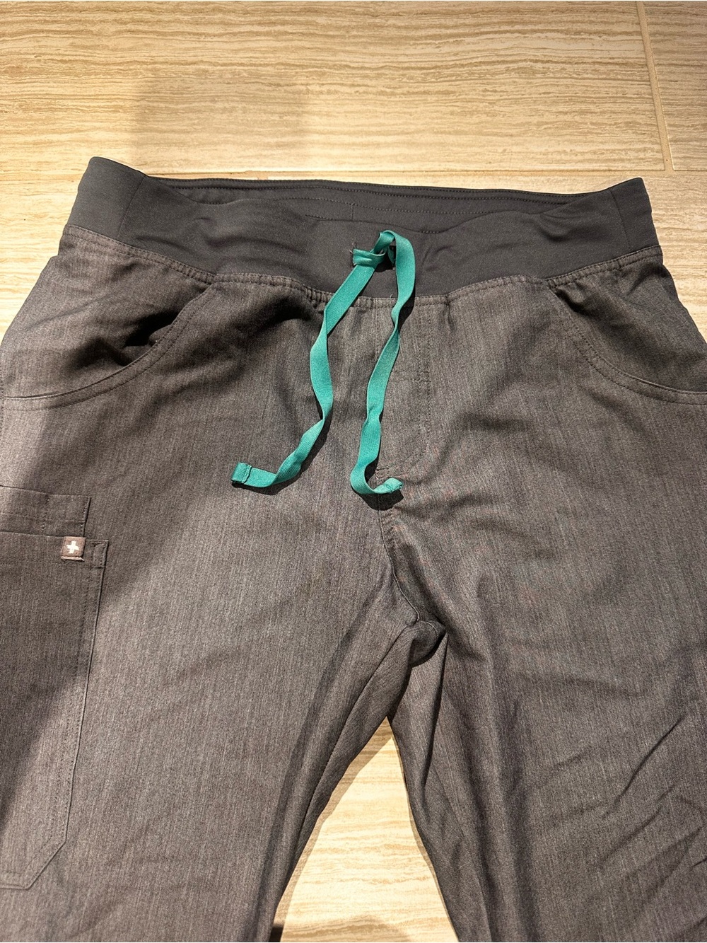 Figs Men's Charcoal Joggers with Teal Drawstring
Size M tall